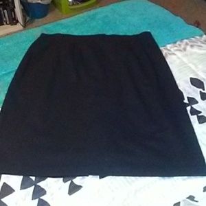 Plus size below knee black skirt